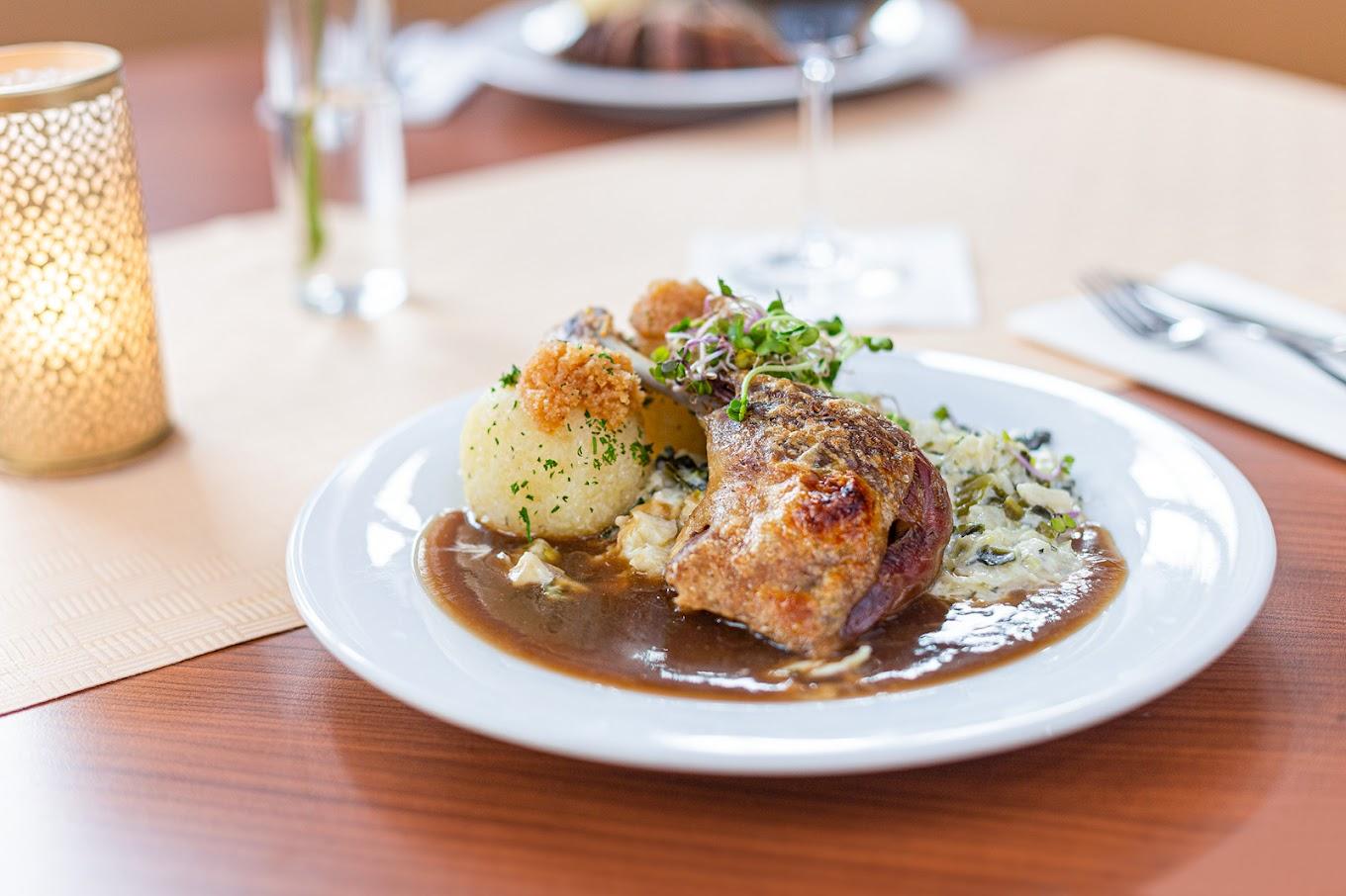 A plate of food on a table

AI-generated content may be incorrect.